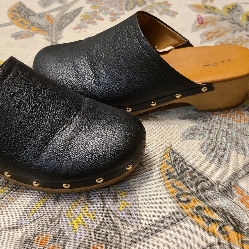 Clogs Size 9 1/2